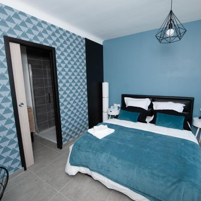 Explore the World 1 - One-Bedroom Apartment - 1