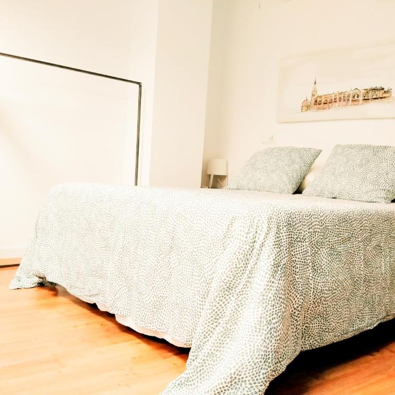 TOLETUM low cost LOFTS dúplex diáfanos o 2dormitorios PARKING Municipal Gratis al aire libre a 100m - Apartamento Dúplex - 4
