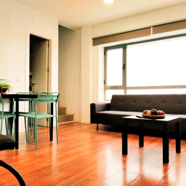 TOLETUM low cost LOFTS dúplex diáfanos o 2dormitorios PARKING Municipal Gratis al aire libre a 100m - Apartamento Dúplex - 2