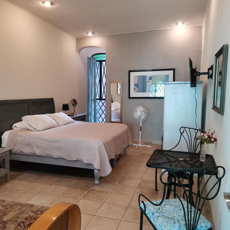 Casa Las Alamedas Guanajuato - Standard Double or Twin Room with Balcony - 2