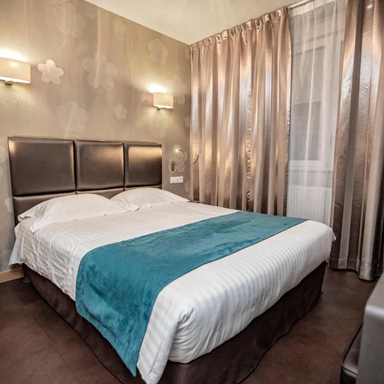 Hôtel d'Orléans - Chambre Prestige 1 à 4 Personnes - 4