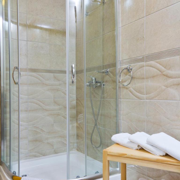Hotel Berr - Dvokrevetna Soba sa Bračnim Krevetom - 2