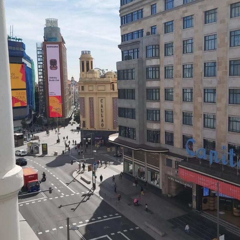 Hostal Main Street Madrid - Superior Double Room with City View - 1