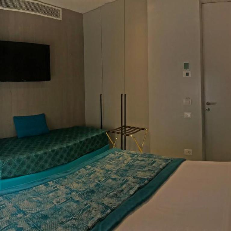 Hotel Villa Hermosa - Family Room with Terrace - 4