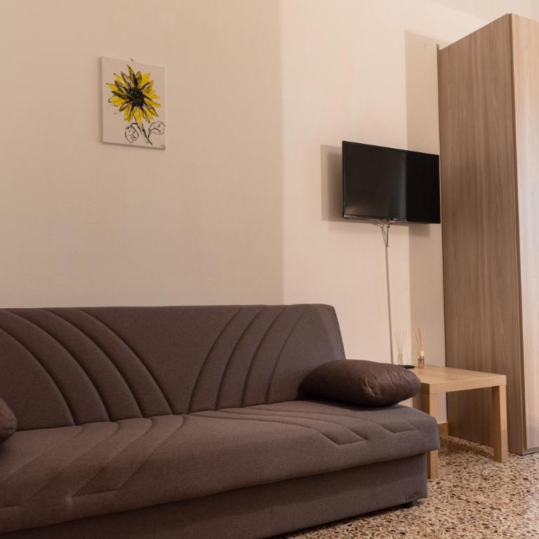 Poggio del Sole Guest House - Camera Matrimoniale con Balcone - 8