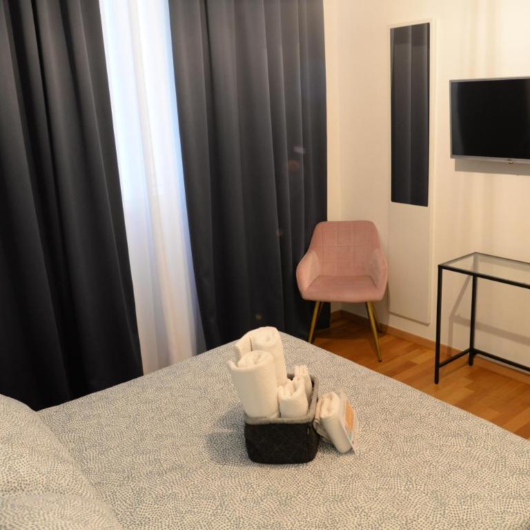 House of Trento - NO Reception - Camera Matrimoniale Standard con Bagno in Comune - 8