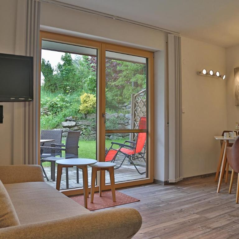 Alpenstern Finy, Bio-Gästehaus - Apartment mit Balkon - 1