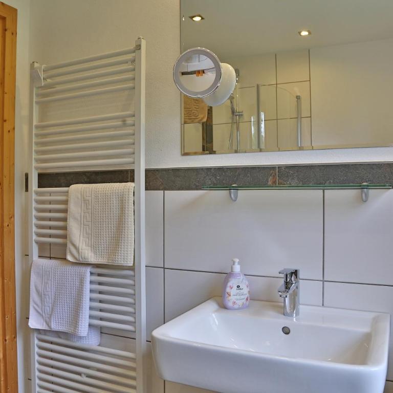 Alpenstern Finy, Bio-Gästehaus - Apartment mit Balkon - 7