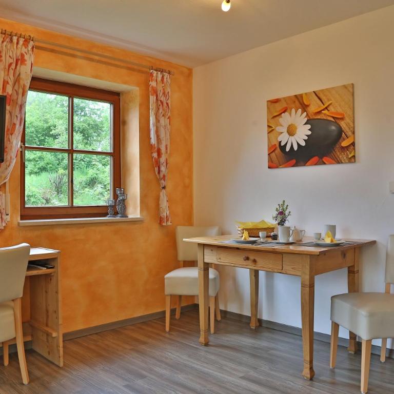 Alpenstern Finy, Bio-Gästehaus - Apartment mit Balkon - 8