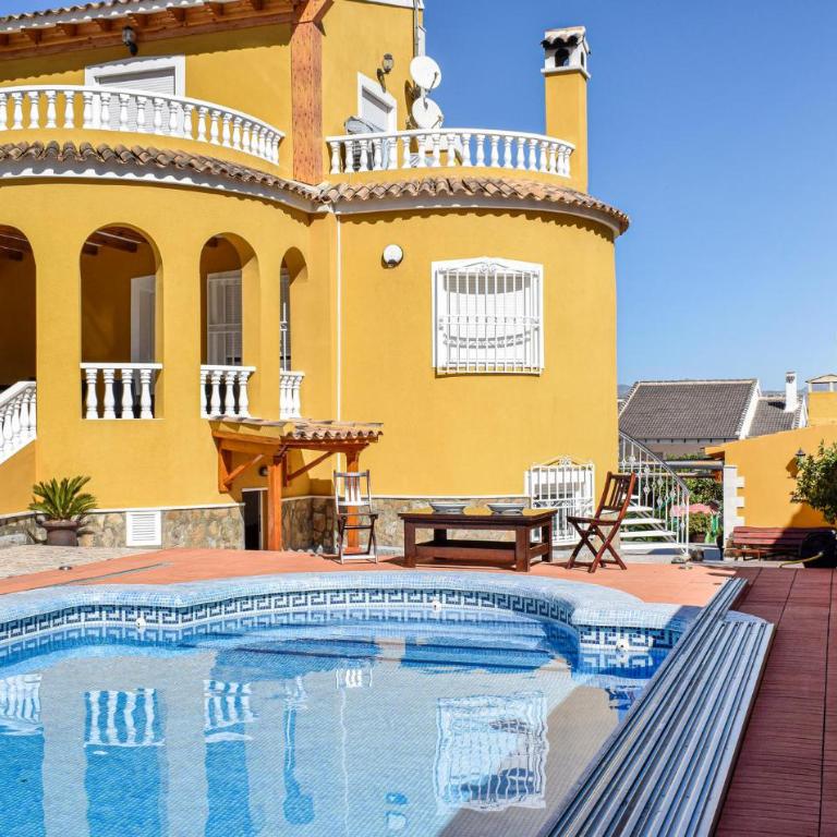 Beautiful Home In Orihuela - Casa de 4 dormitorios - 1