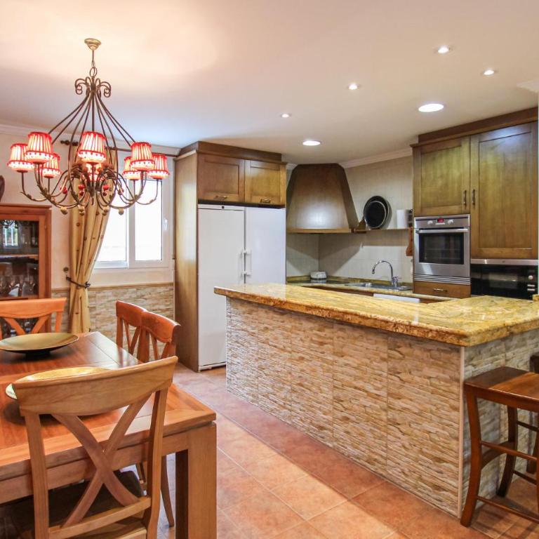 Beautiful Home In Orihuela - Casa de 4 dormitorios - 18