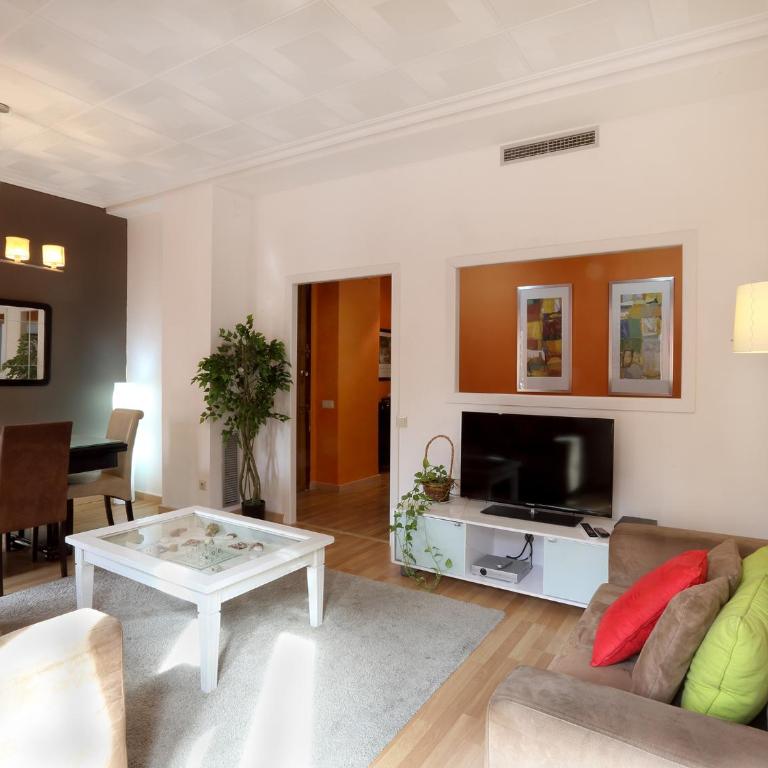 Reino de Valencia Apartments - Three-Bedroom Apartment - 32