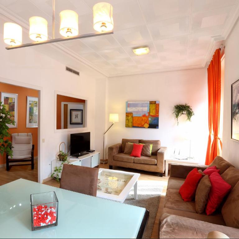 Reino de Valencia Apartments - Three-Bedroom Apartment - 2