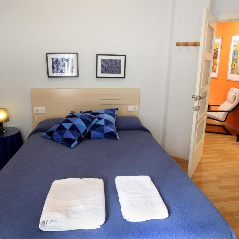 Reino de Valencia Apartments - Three-Bedroom Apartment - 24