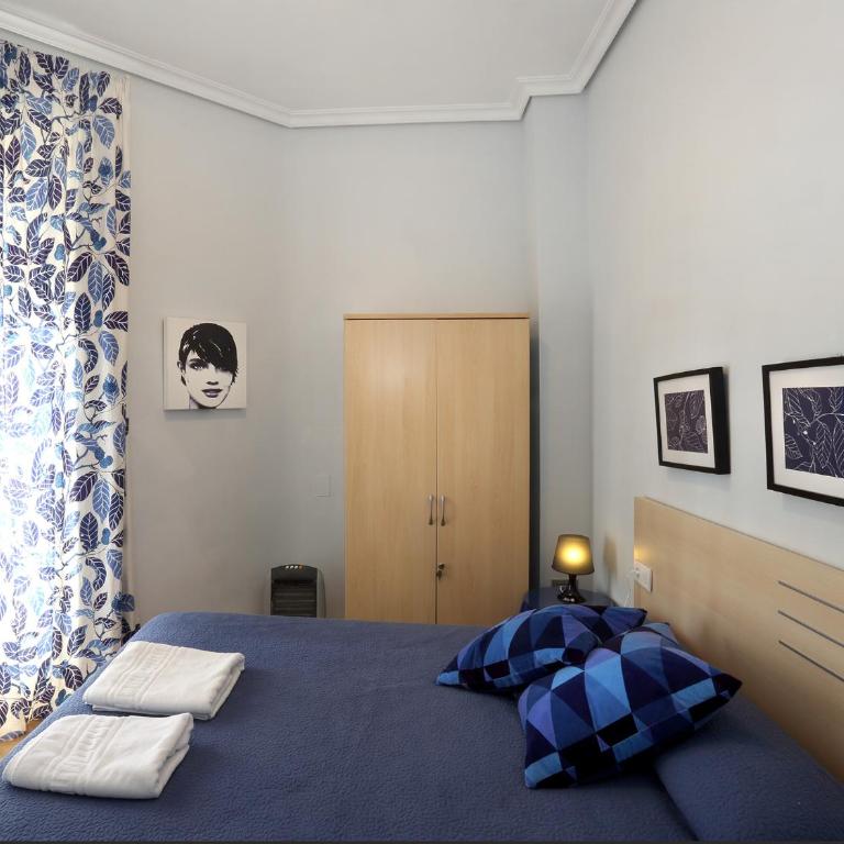 Reino de Valencia Apartments - Three-Bedroom Apartment - 23