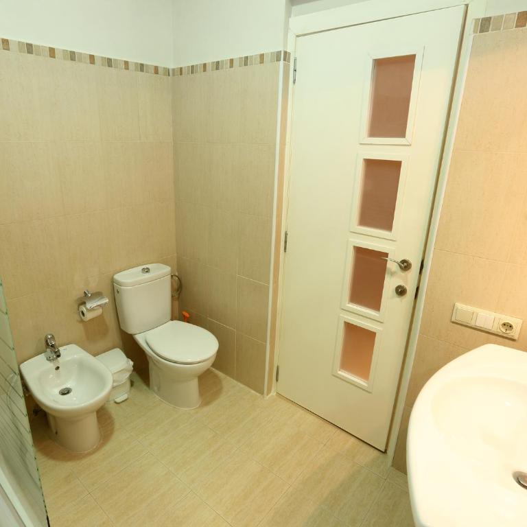 Reino de Valencia Apartments - Three-Bedroom Apartment - 20