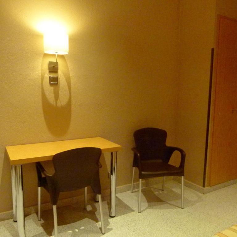 Hostal Nuevo Colon - Double or Twin Room with Bathroom - 12