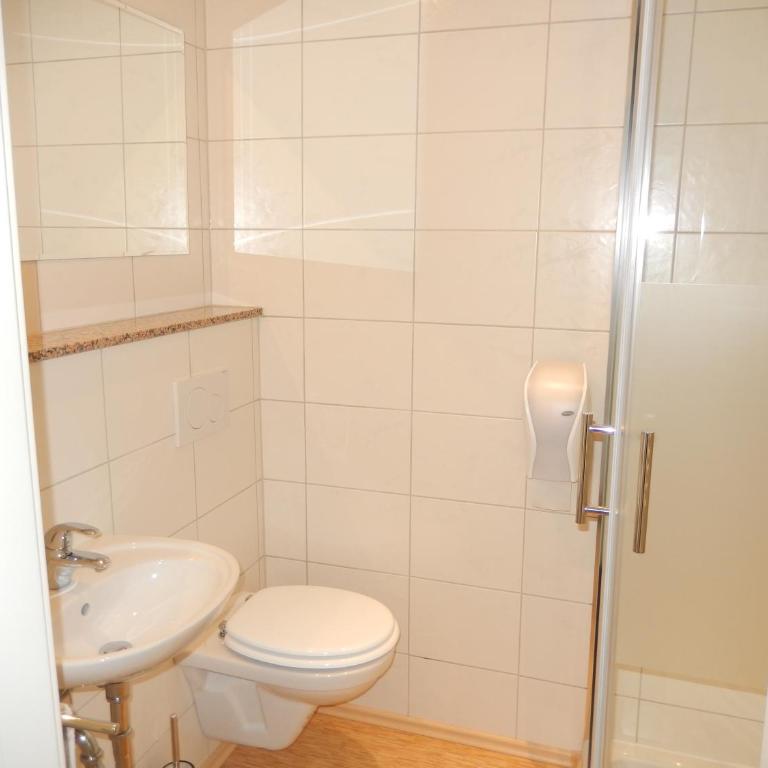 Hotel "Wilder Mann" - Einzelzimmer mit eigenem Bad - 1