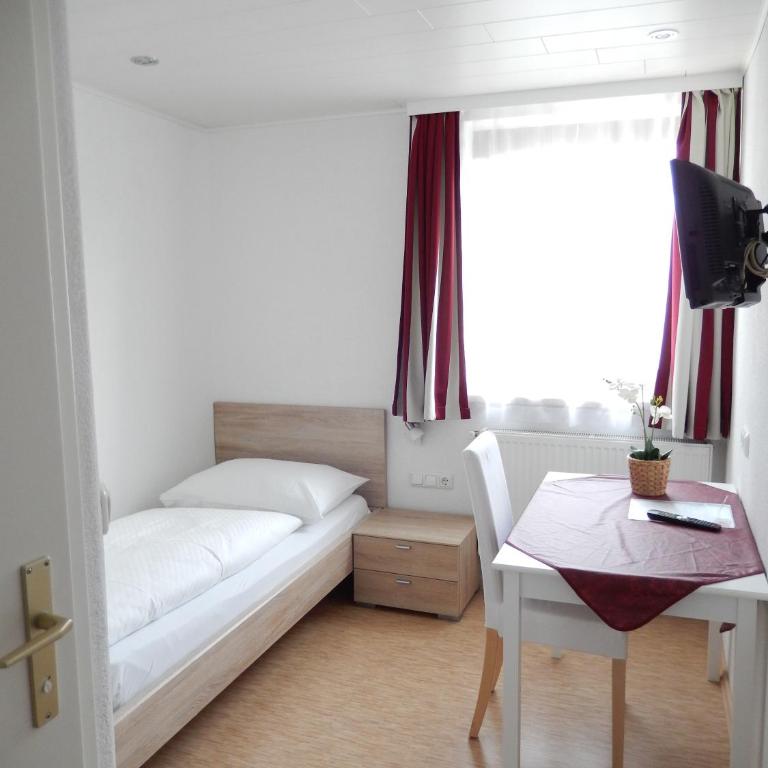 Hotel "Wilder Mann" - Einzelzimmer mit eigenem Bad - 8
