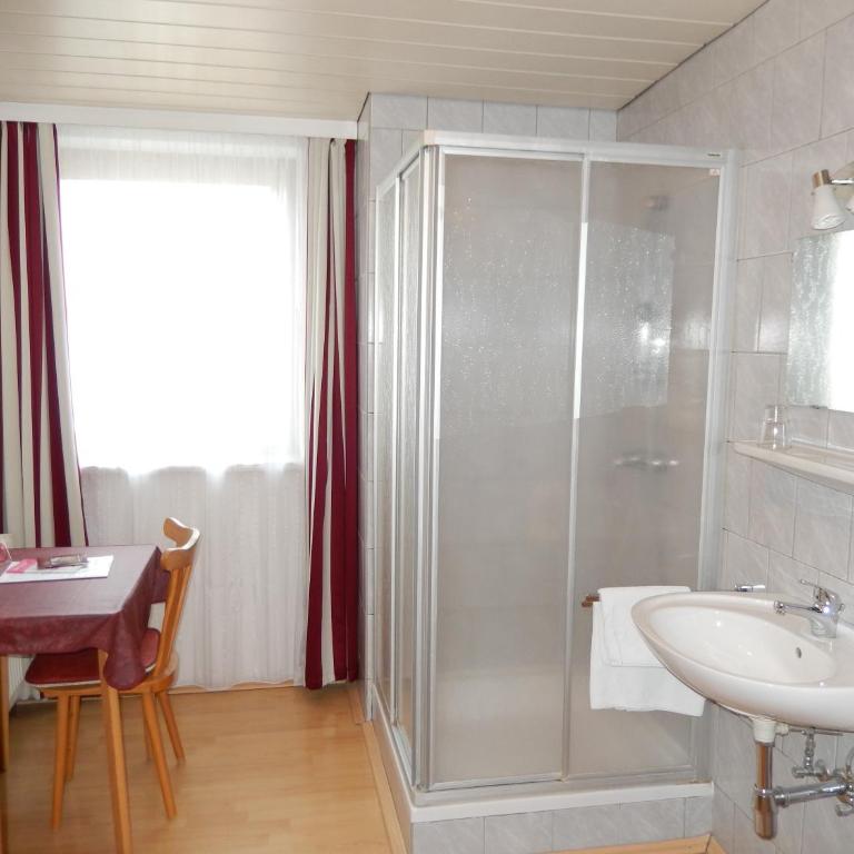 Hotel "Wilder Mann" - Einzelzimmer mit Gemeinschafts-WC - 2
