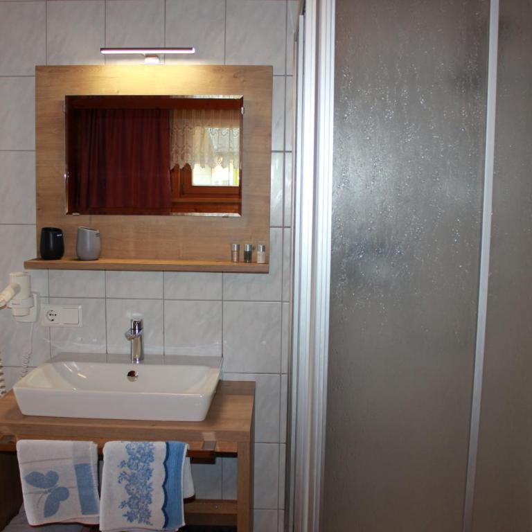 Haus Andrea - Habitación Doble con balcón y aseo compartidos - 5