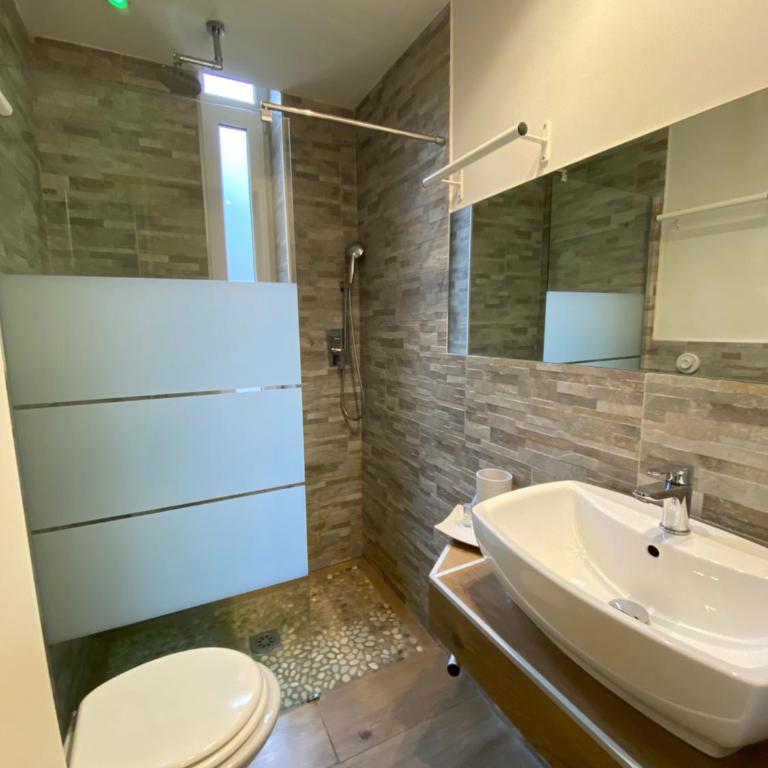 Art Atelier Accomodation Guest House - Camera Quadrupla Deluxe - 15