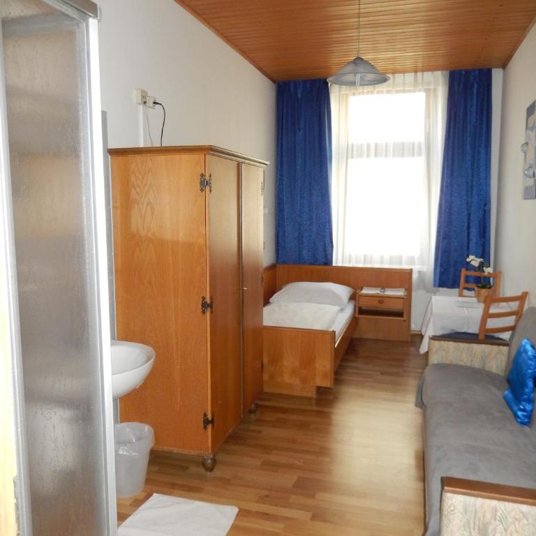 Hotel "Wilder Mann" - Einzelzimmer mit Gemeinschafts-WC - 6