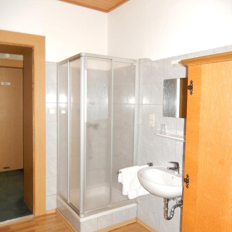 Hotel "Wilder Mann" - Einzelzimmer mit Gemeinschafts-WC - 7