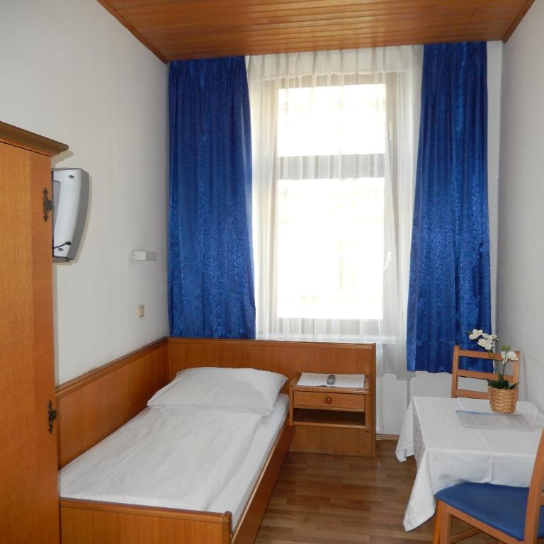Hotel "Wilder Mann" - Einzelzimmer mit Gemeinschafts-WC - 8