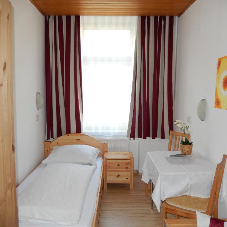 Hotel "Wilder Mann" - Einzelzimmer mit Gemeinschaftsbad und WC. - 6