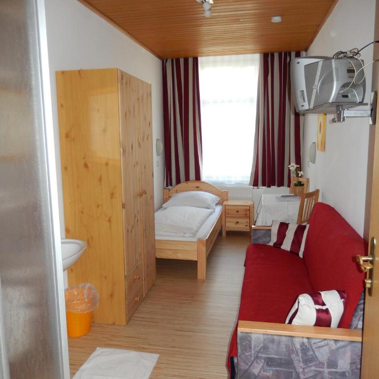 Hotel "Wilder Mann" - Einzelzimmer mit Gemeinschafts-WC - 9
