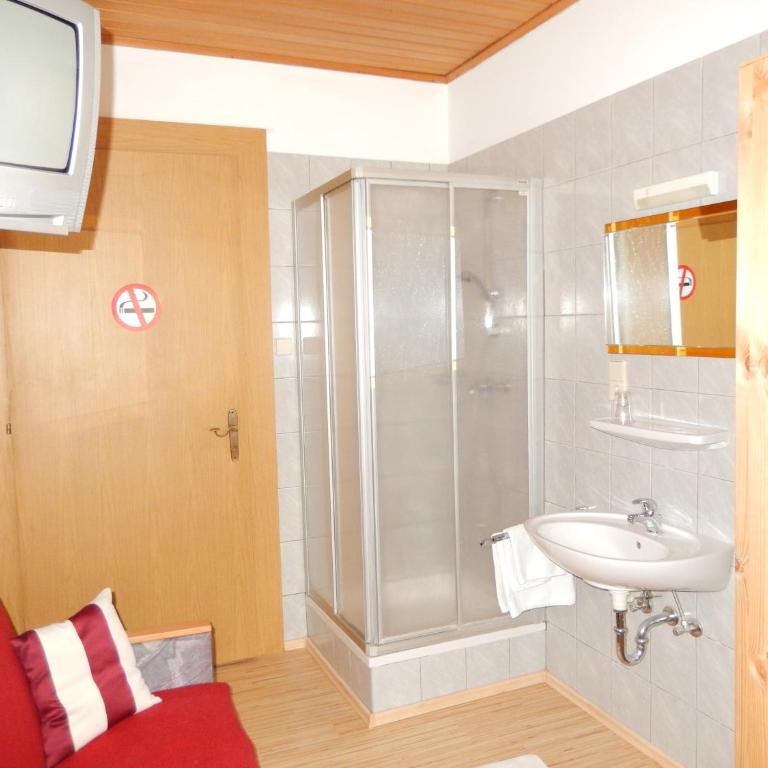 Hotel "Wilder Mann" - Einzelzimmer mit Gemeinschafts-WC - 10