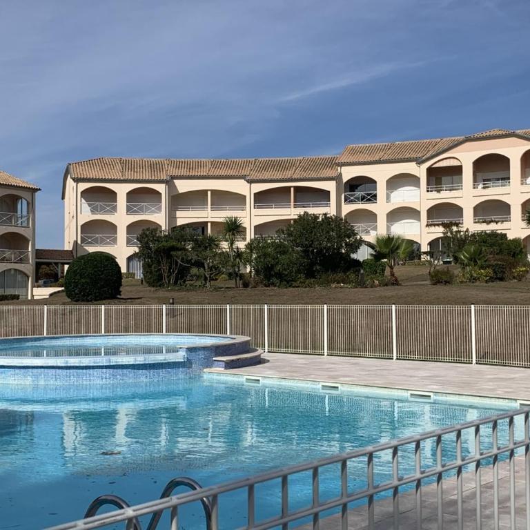 Appartement T2 cabine, capacité 4 personnes, à 600 m de la plage et à 300 m du Golf - Appartement avec Terrasse - 2