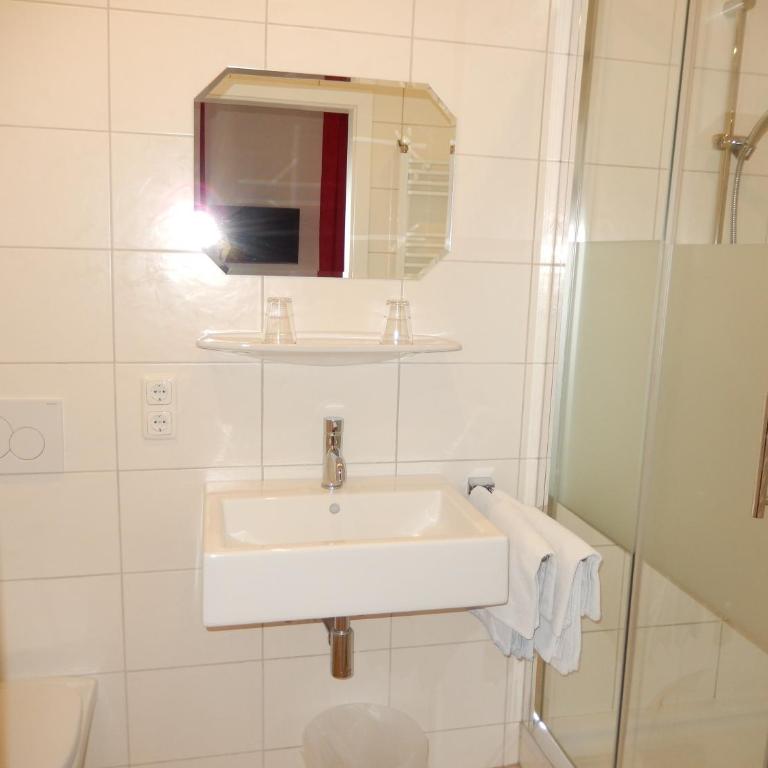 Hotel "Wilder Mann" - Doppelzimmer mit eigenem Bad - 4