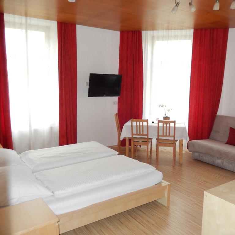 Hotel "Wilder Mann" - Doppelzimmer mit eigenem Bad - 8