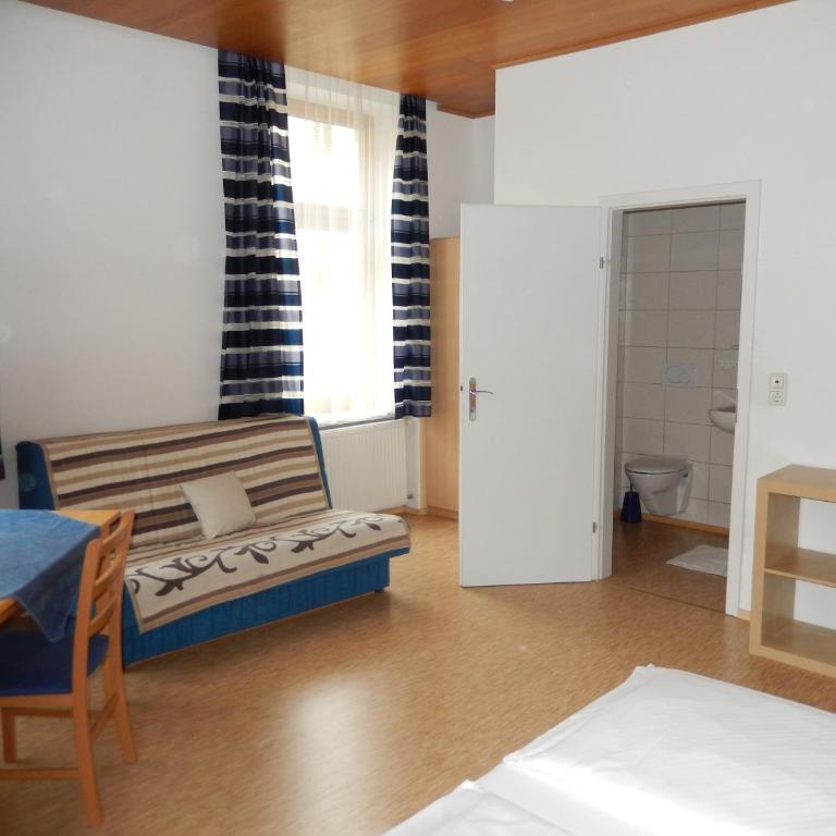 Hotel "Wilder Mann" - Doppelzimmer mit eigenem Bad - 5