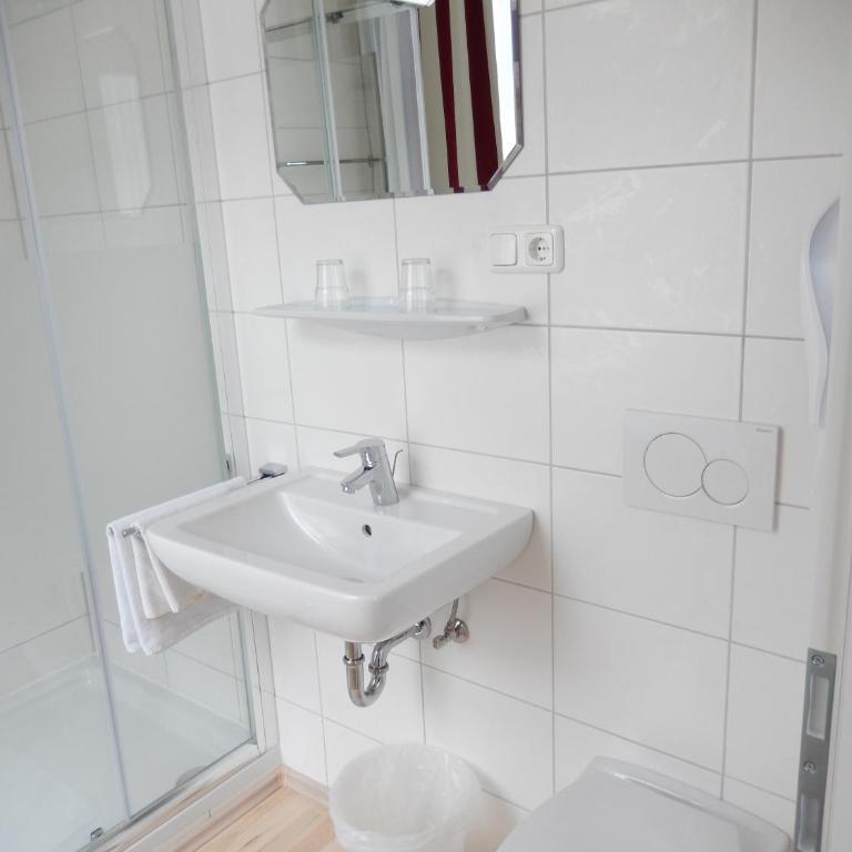 Hotel "Wilder Mann" - Zweibettzimmer mit eigenem Bad - 1