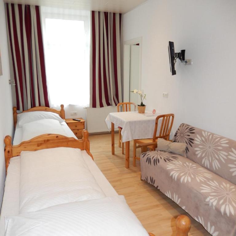 Hotel "Wilder Mann" - Zweibettzimmer mit eigenem Bad - 2