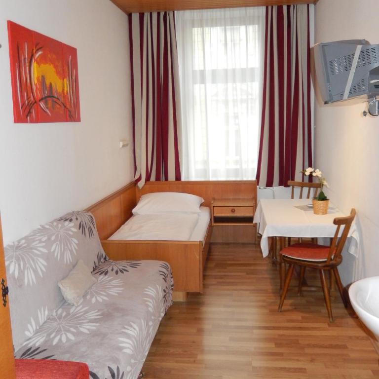 Hotel "Wilder Mann" - Einzelzimmer mit Gemeinschaftsbad und WC. - 4