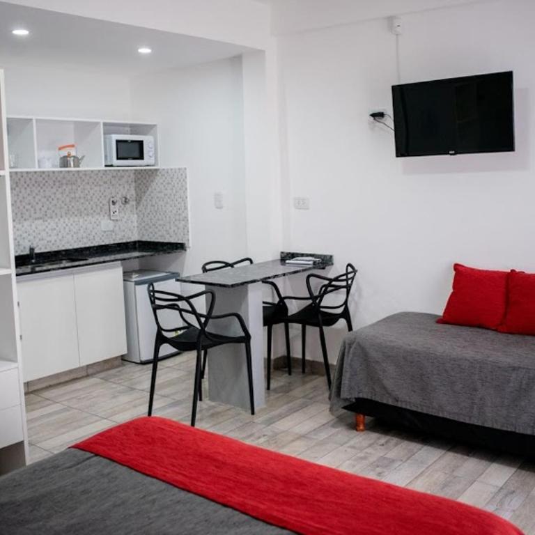 Aurelia - Habitación con cama grande y vistas al jardín - 1