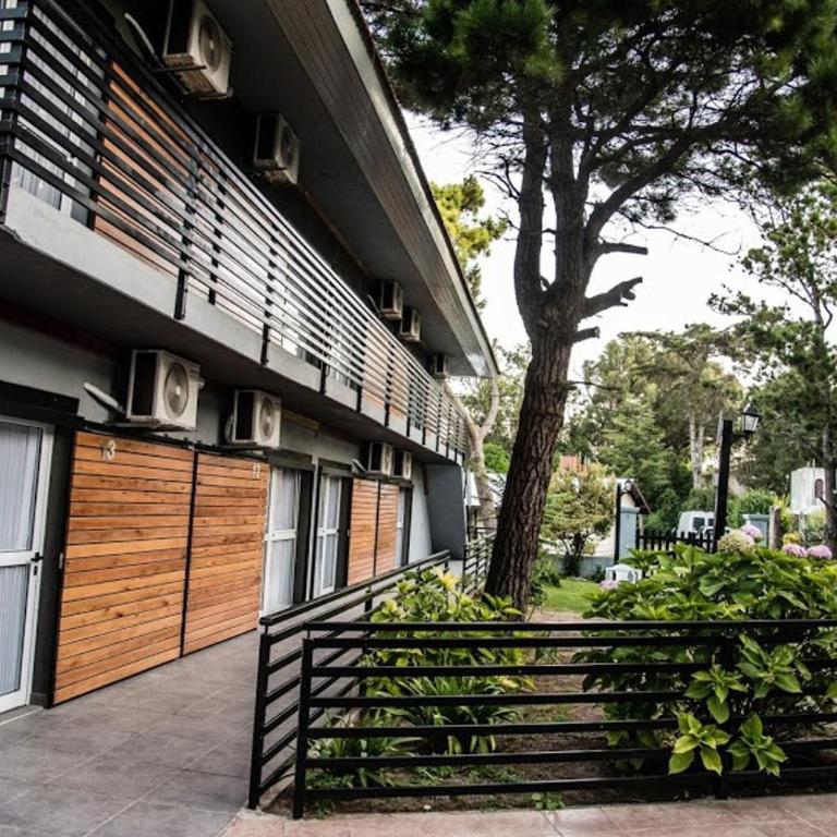 Aurelia - Habitación con cama grande y vistas al jardín - 20