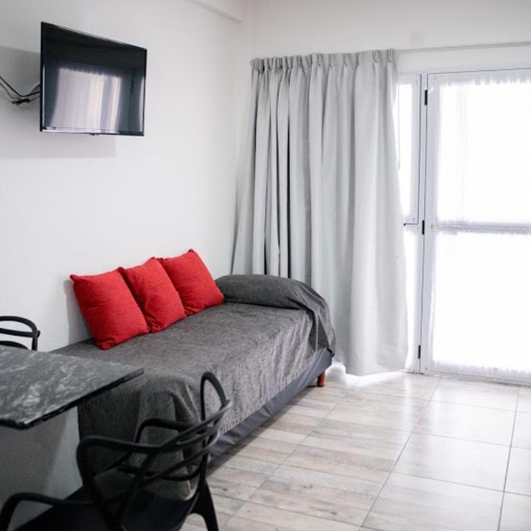 Aurelia - Habitación con cama grande y vistas al jardín - 8