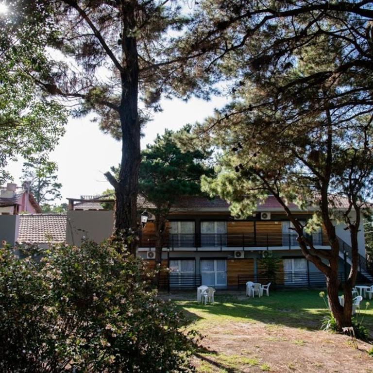 Aurelia - Habitación con cama grande y vistas al jardín - 14