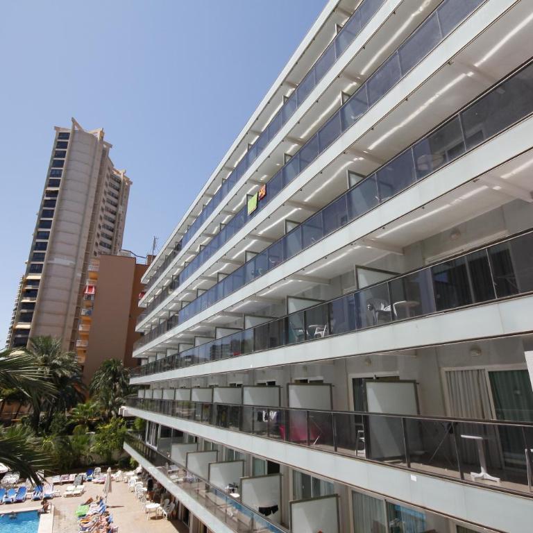Hotel Perla - Habitación Doble con vistas a la piscina - 2 camas - 7