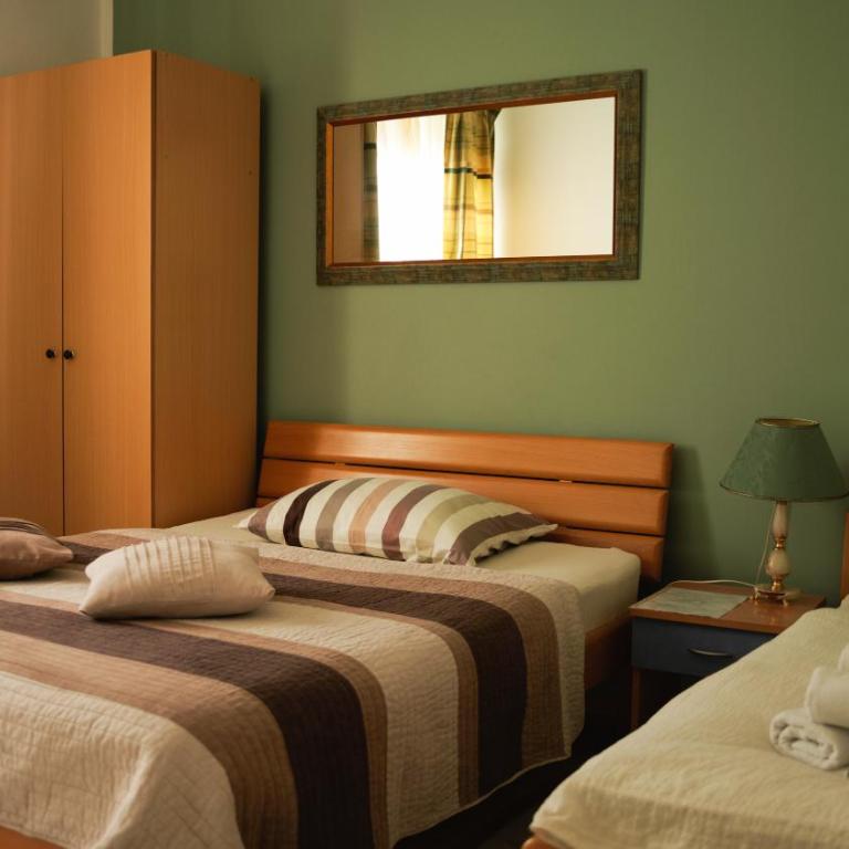Pansion Rose - Triple Room - 6