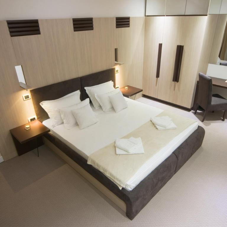 Hotel Viva - Two-Bedroom Apartment - 3