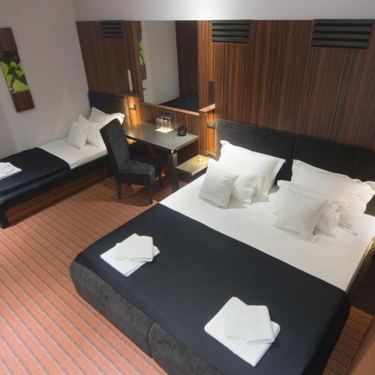 Hotel Viva - Superior Triple Room - 7