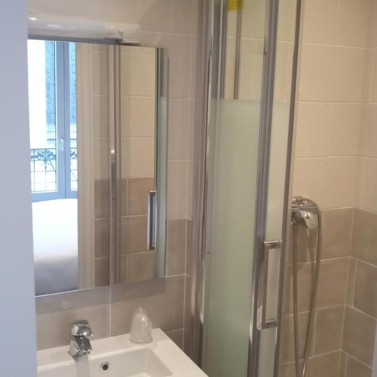 Hôtel De La Perdrix Rouge - Chambre Double avec Douche - 11