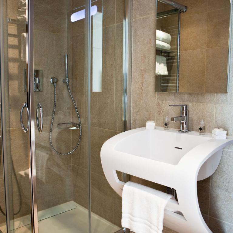 Villa Azur - Chambre Double Classique - Vue sur Rue - 6