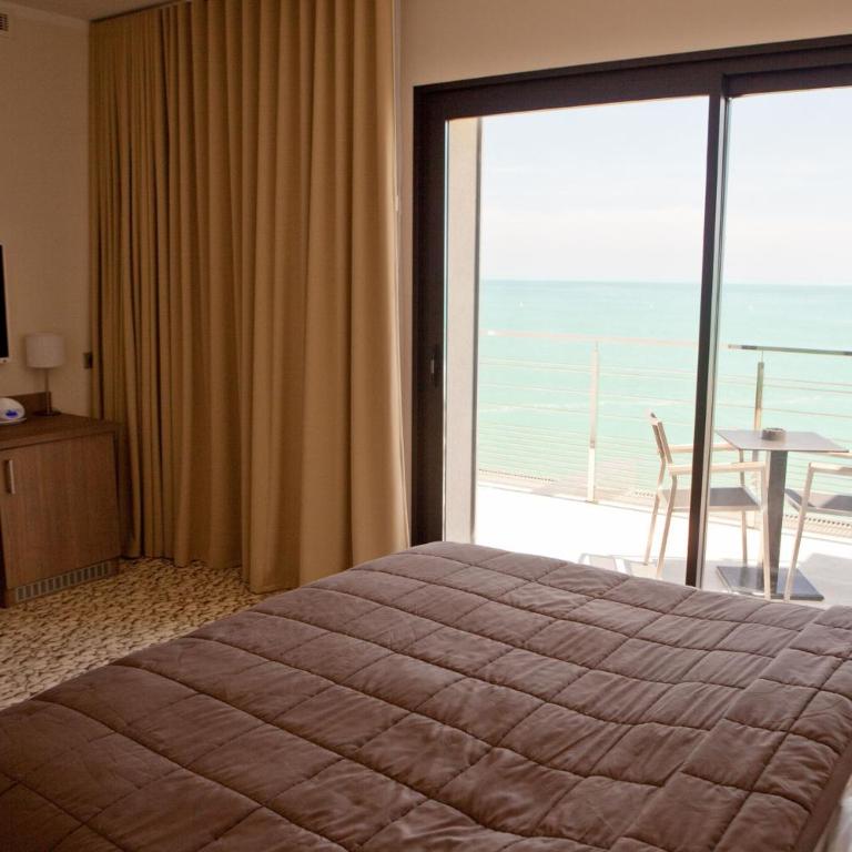 Villa Azur - Chambre Double Deluxe avec Balcon - Vue sur Mer - 7